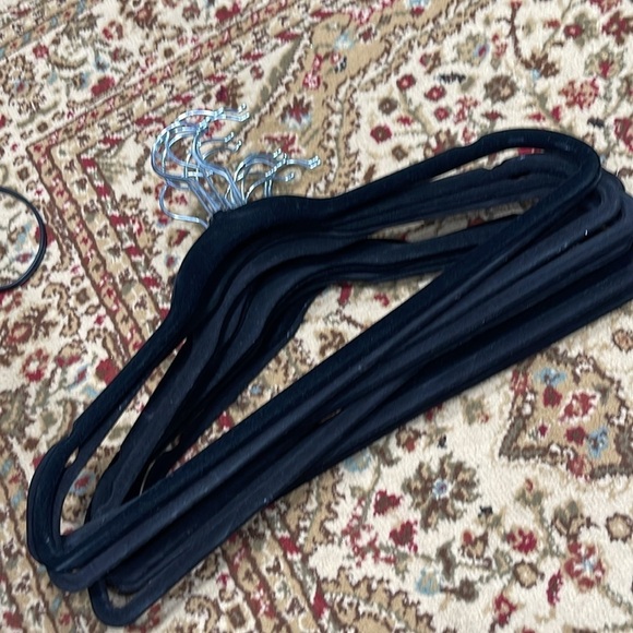 16 count black velvet hangers - Picture 4 of 4